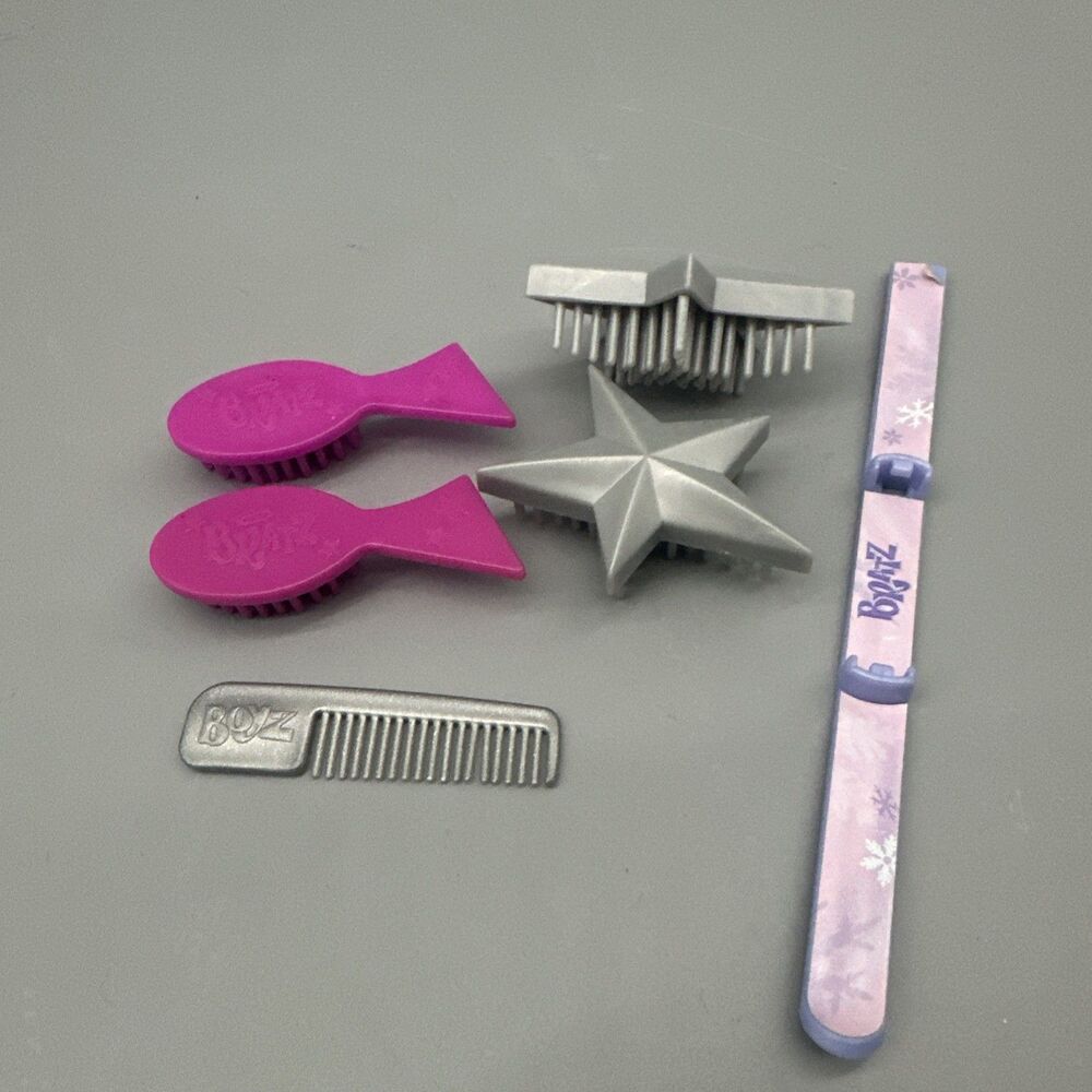 Vintage 2003 Bratz Dolls Boyz Comb And Girl Doll Brush Lot (5) With Bonus Piece
